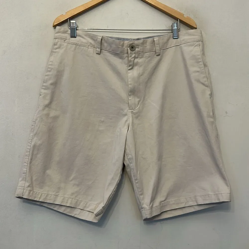 Banana Republic Men's khaki Shorts Size 36 EUC